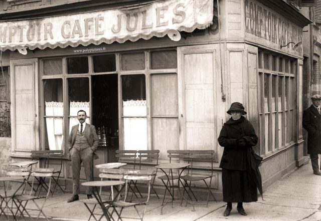 Ancien Commerce / Ancienne boutique
Comptoir Café Jules - An. 1920
retirage d'après négatif photo sur plaque de verre

https://www.ebay.fr/itm/401069089335

#photoancienne #photographieancienne #vintagepicture #vintagephotography #reprint #france #antiquepicture
#polypictures #tiragephoto #frenchphotography #vintage #déco #decoration #negatif #1920s #20s #1920sfashion #anciencommerce #bar #bistro #cafe 
#anciennedevanture #boutiqueancienne
#ancienbar #anciencafé #cafejules