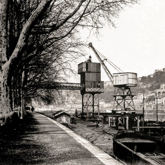 Lyon quai de Saône 

https://www.ebay.fr/itm/311544644536

#photoancienne #photographieancienne #vintagepicture #vintagephotography #france #antiquepicture
#polypictures #tiragephoto #frenchphotography #vintage #decorationinterieure #architectureinterieure #inspirationdeco #architecturedesign #retro #negatif #streetphotography #quaidesaone #lyonquaidesaone #peniche #penichelyon #peniche #paysagelyonnais #photourbaines #urbanphotography