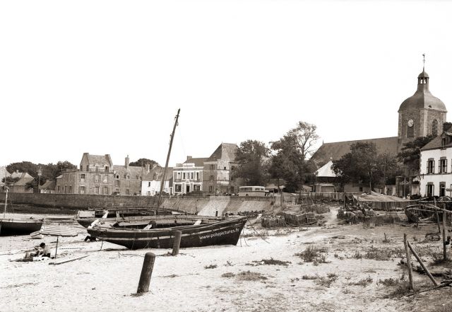 Plage de Bretagne
d'après négatif photo sur plaque de verre

#photoancienne #photographieancienne #vintagepicture #vintagephotography #france #antiquepicture
#polypictures #tiragephoto #frenchphotography #vintage #decorationinterieure #décoration #architectureinterieure #inspirationdeco #architecturedesign #retro #negatif #landscapephotography #photodepaysage #agencedecommunication #illustration #photodillustration #plage #beachphotography #plagedebretagne #villagedepecheurs #bretagne #bretagneforever